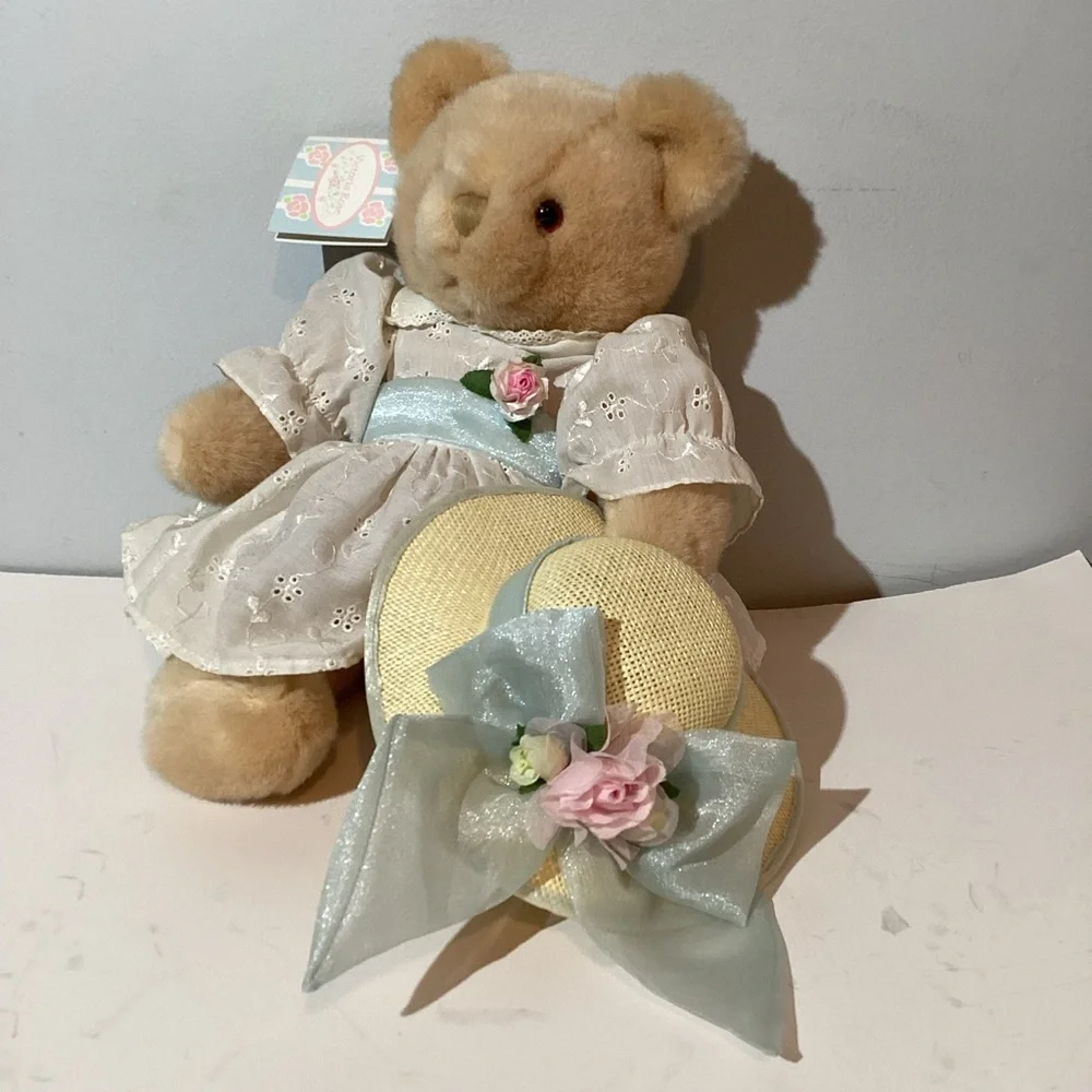 Musical Bear “Victoria Rose” San Francisco Music Box Co,ready for a tea party’93